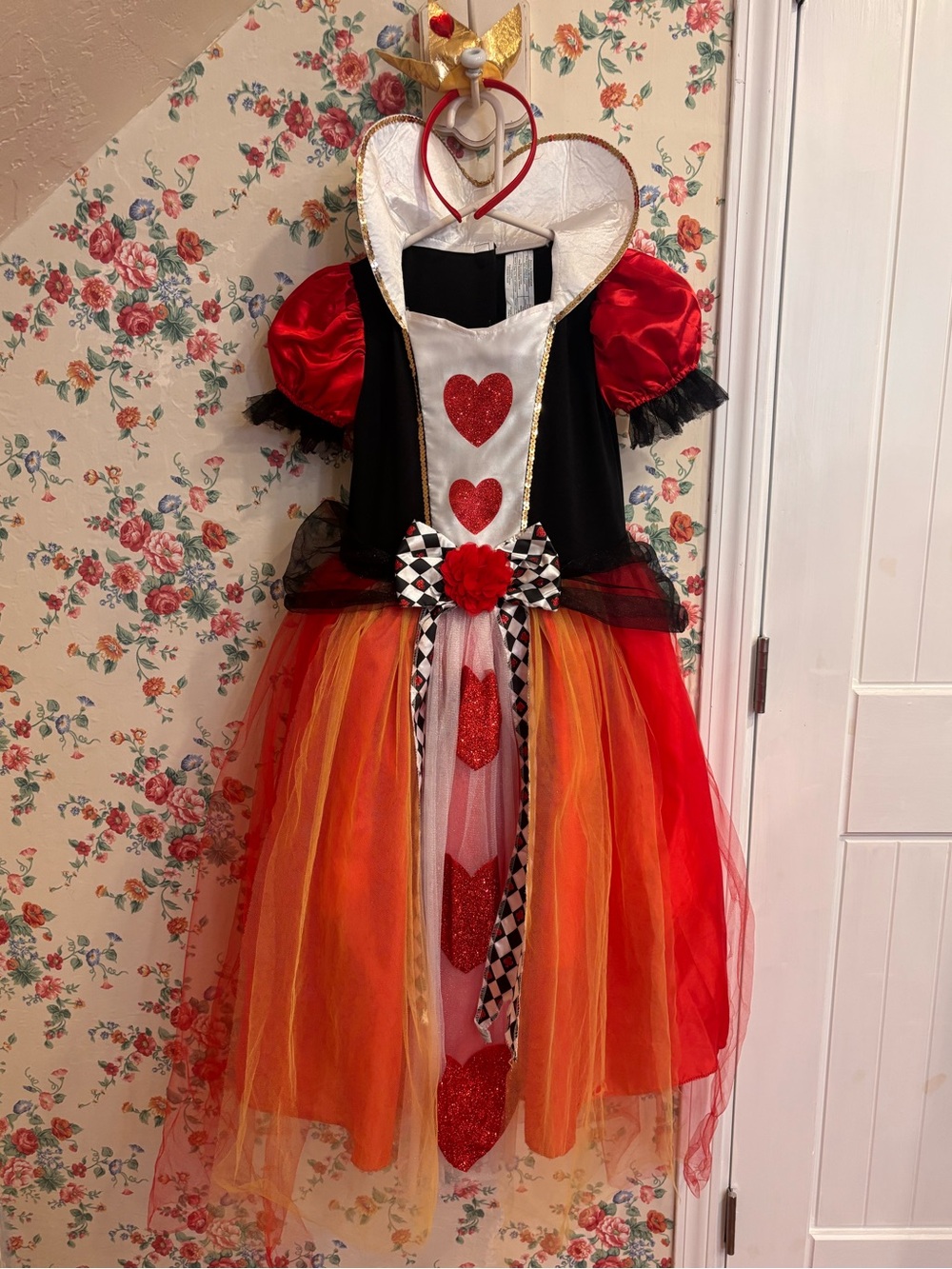 Girls Queen of Hearts Costume Size 8-10 Alice in Wonderland Dress + Crown